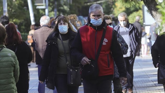 Açık alanda maske zorunluluğuna son verildi