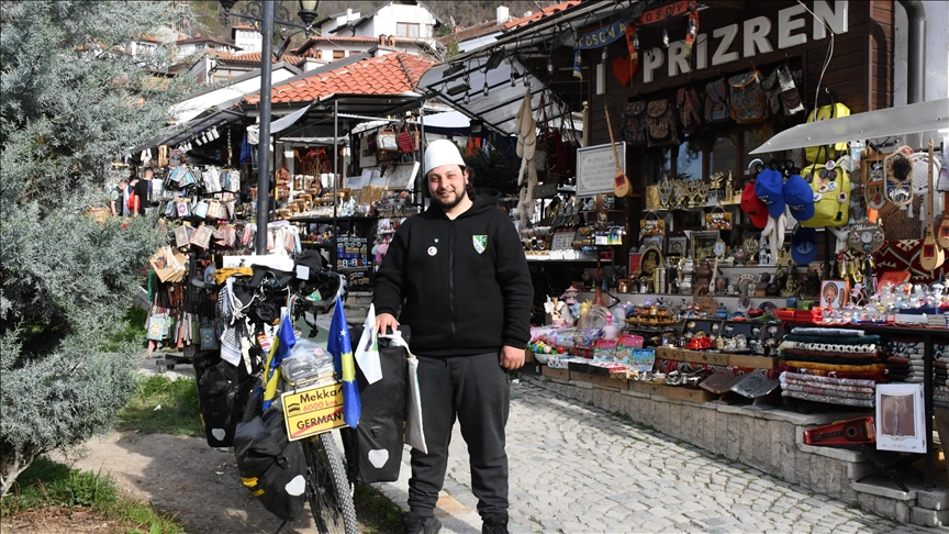 Almanya'dan bisikletle hac yolculuğuna çıkan Türk genci