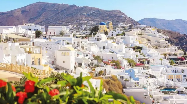 Yunanistan turizm sezonuna 80 bin personel eksiğiyle giriyor