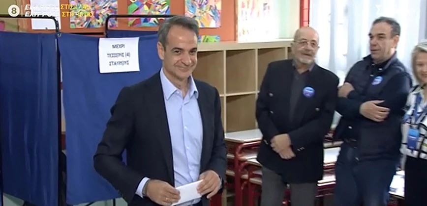 Başbakan Miçotakis, oyunu Atina’da kullandı