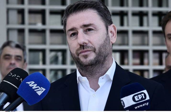 Androulakis, Miçotakis'in soruşturmaya engel olduğunu söyledi