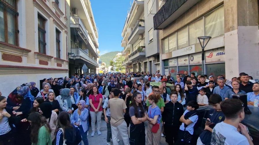 İskeçe Azınlık Ortaokulu – Lisesi’nde vardiyalı eğitime tepkiler devam ediyor!