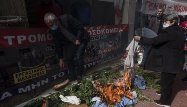 Sağlık çalışanları gösteri yaptı
