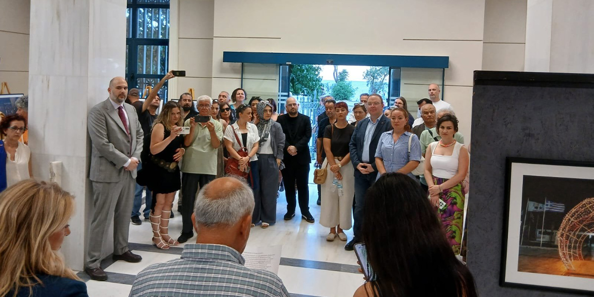 Türk ve Yunan fotoğraf sanatçılarını buluşturan “Karşılıklı Bakışlar” sergisi Dedeağaç’ta açıldı