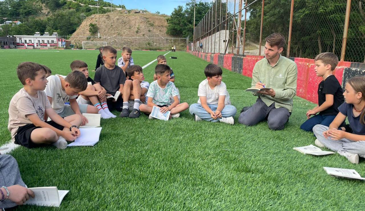 İskeçe Müftülüğü'nden çocuklara doğayla iç içe kitap buluşması