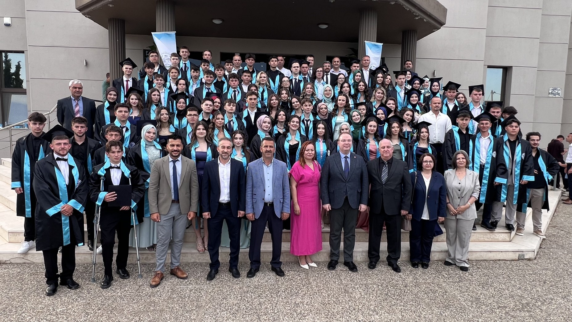 Gümülcine Celal Bayar Azınlık Lisesi’nde 102 öğrenci mezuniyet sevinci yaşadı