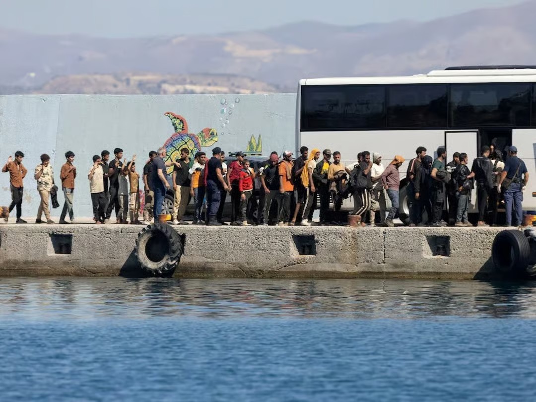 Yunanistan, ülkelerine gönüllü geri dönecek sığınmacıların avukatlarına 250 euro ödeyecek