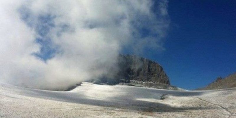 Yaz ortasında kar sürprizi: Olimpos dağı beyaza büründü