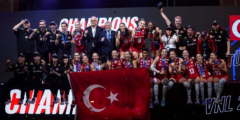 Milletler Ligi'nde şampiyon Türkiye. Filenin Sultanları, Brezilya'yı devirdi