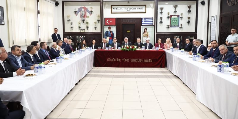 Türkiye’den gelen heyet Gümülcine’de Batı Trakya Türk Azınlığı temsilcileriyle görüştü